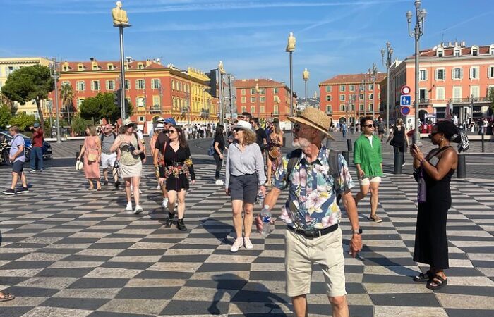 Walking tour of Nice, the old town & the Coline du Château_b1